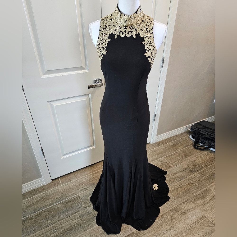 Size 4 black & gold Betsy & Adam full length gown dress